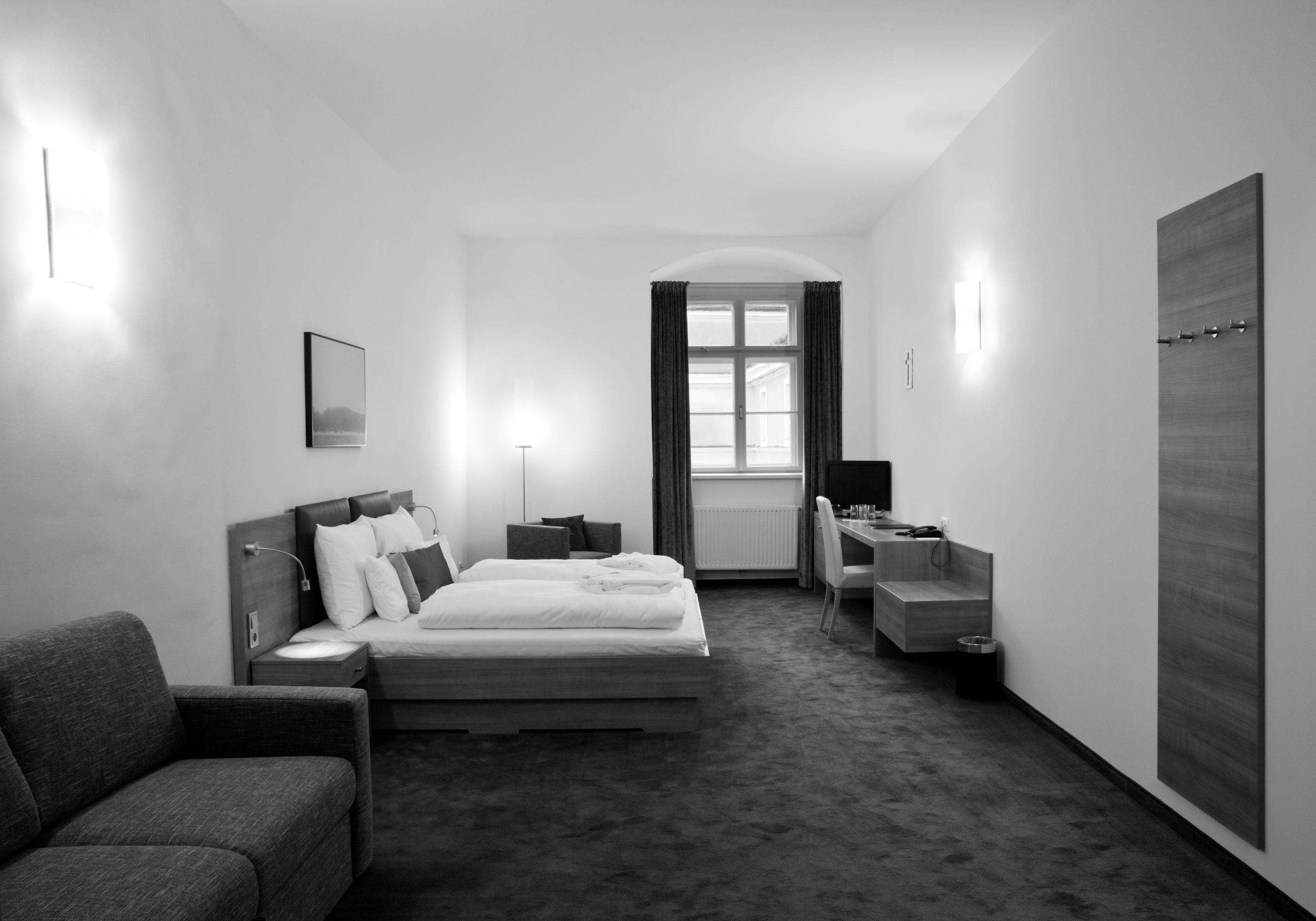Hotel Altes Kloster Хайнбург ан дер Донау Екстериор снимка