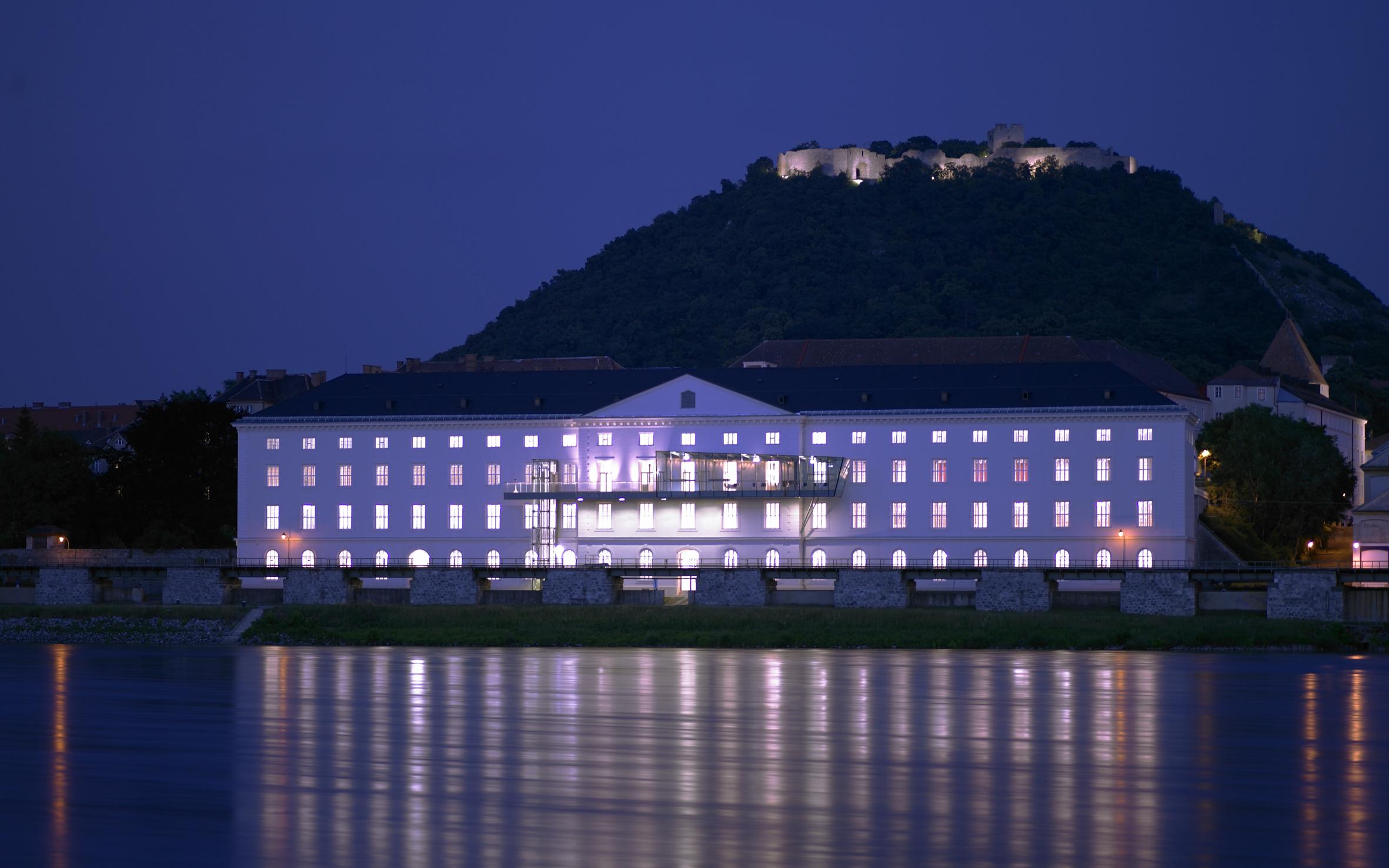 Hotel Altes Kloster Хайнбург ан дер Донау Екстериор снимка