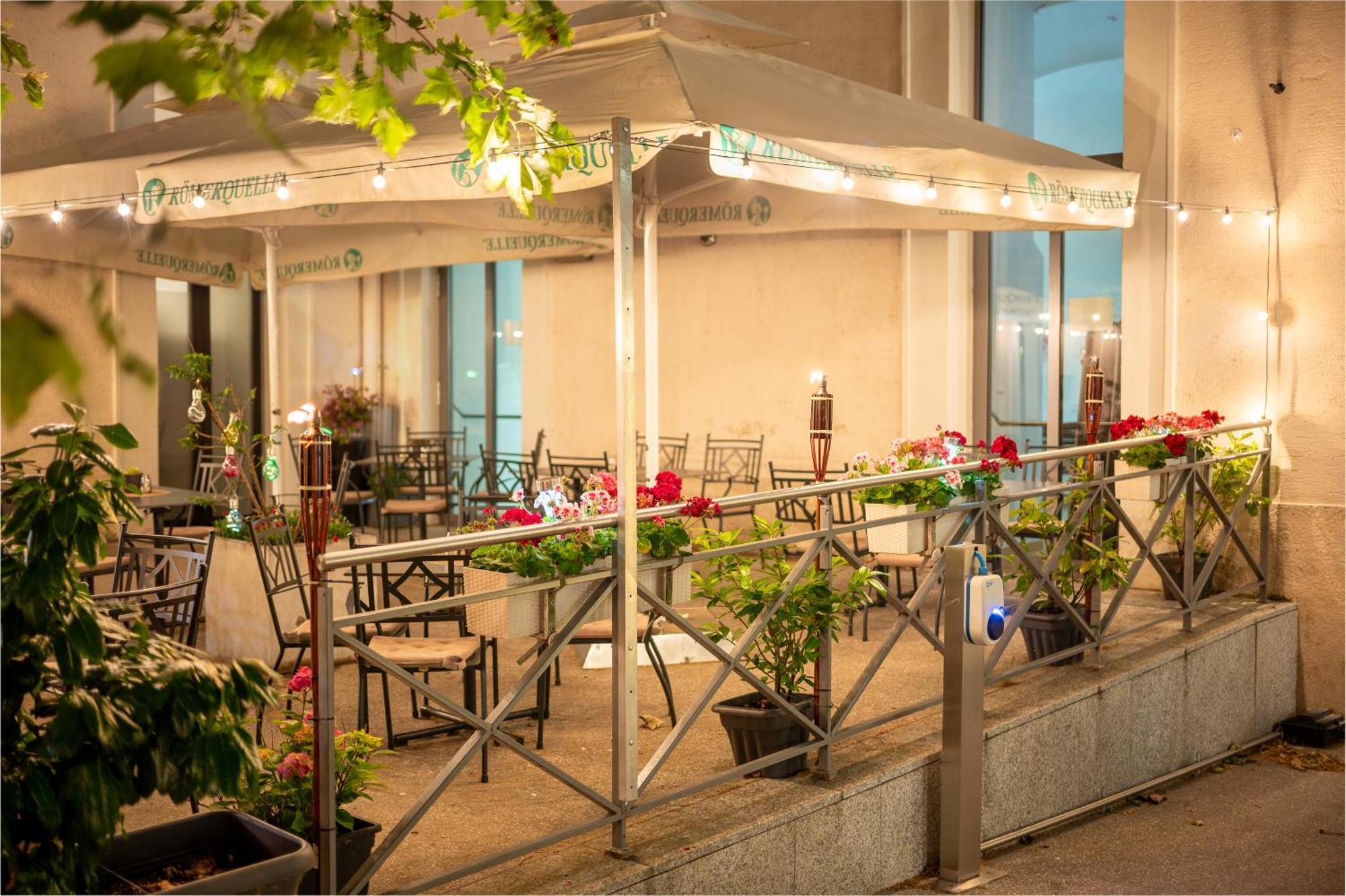 Hotel Altes Kloster Хайнбург ан дер Донау Екстериор снимка