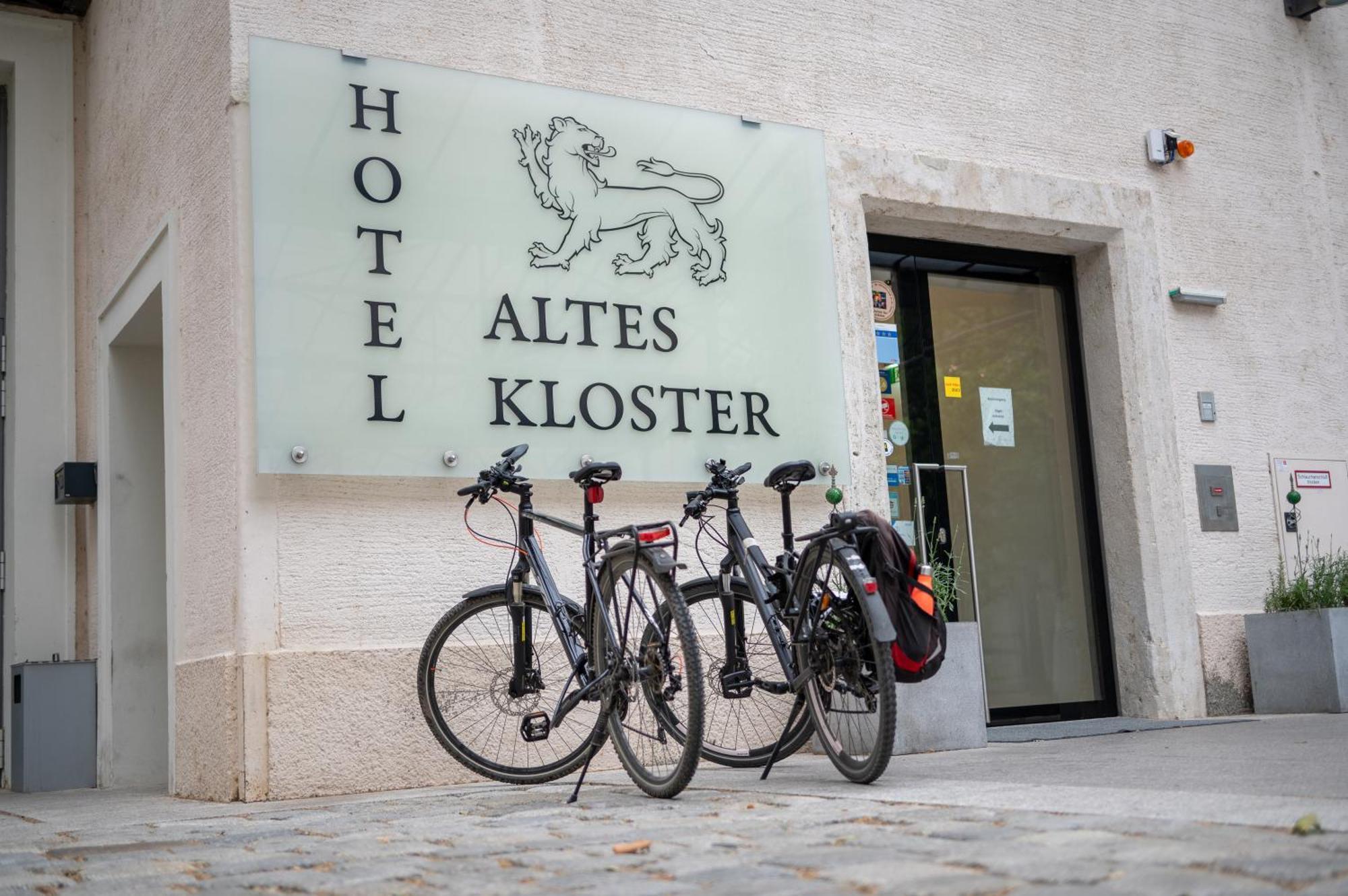 Hotel Altes Kloster Хайнбург ан дер Донау Екстериор снимка
