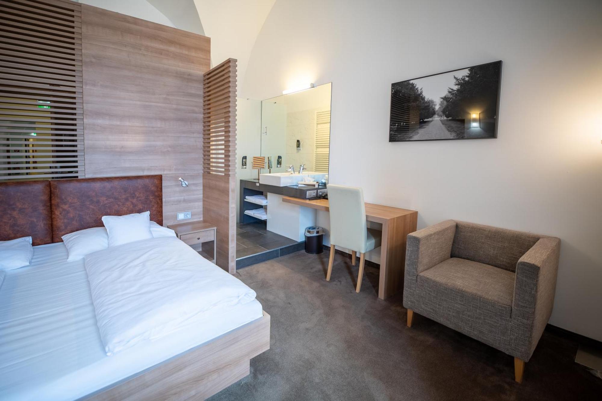 Hotel Altes Kloster Хайнбург ан дер Донау Екстериор снимка