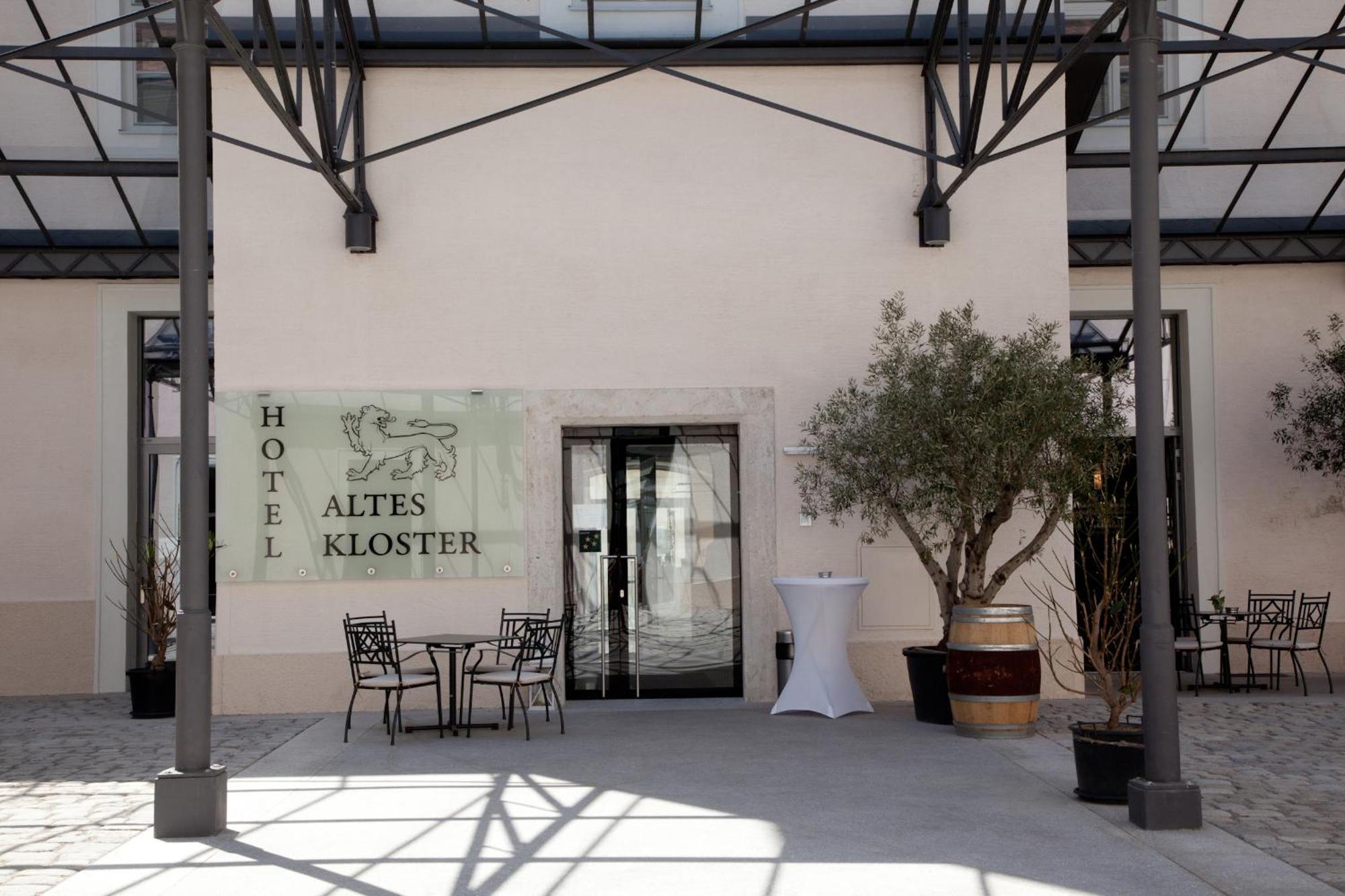 Hotel Altes Kloster Хайнбург ан дер Донау Екстериор снимка