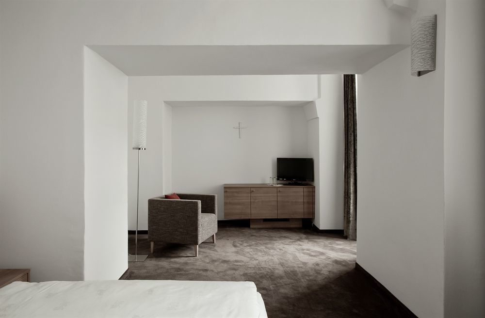Hotel Altes Kloster Хайнбург ан дер Донау Екстериор снимка